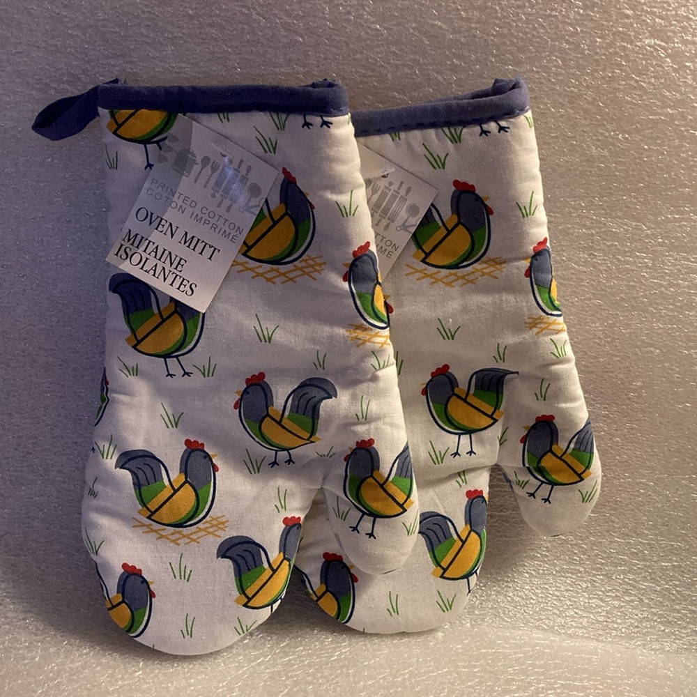 NWT - Rooster Quited Oven Mitts (2)